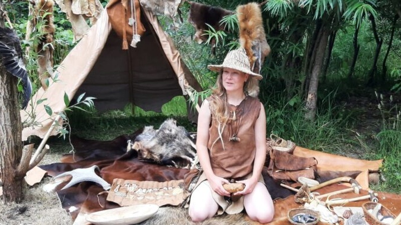 Archeologiedagen Lucia met materialen 2025 2 850x480 Cropped